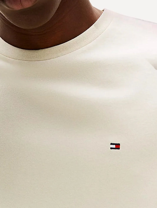 Camiseta Elástica Esencial de Corte Ajustado